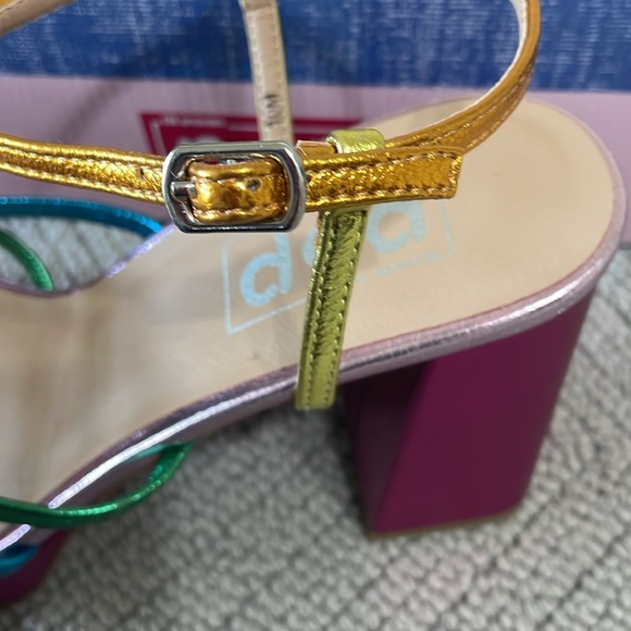 POP Strappy Sandals - Picture 7 of 8